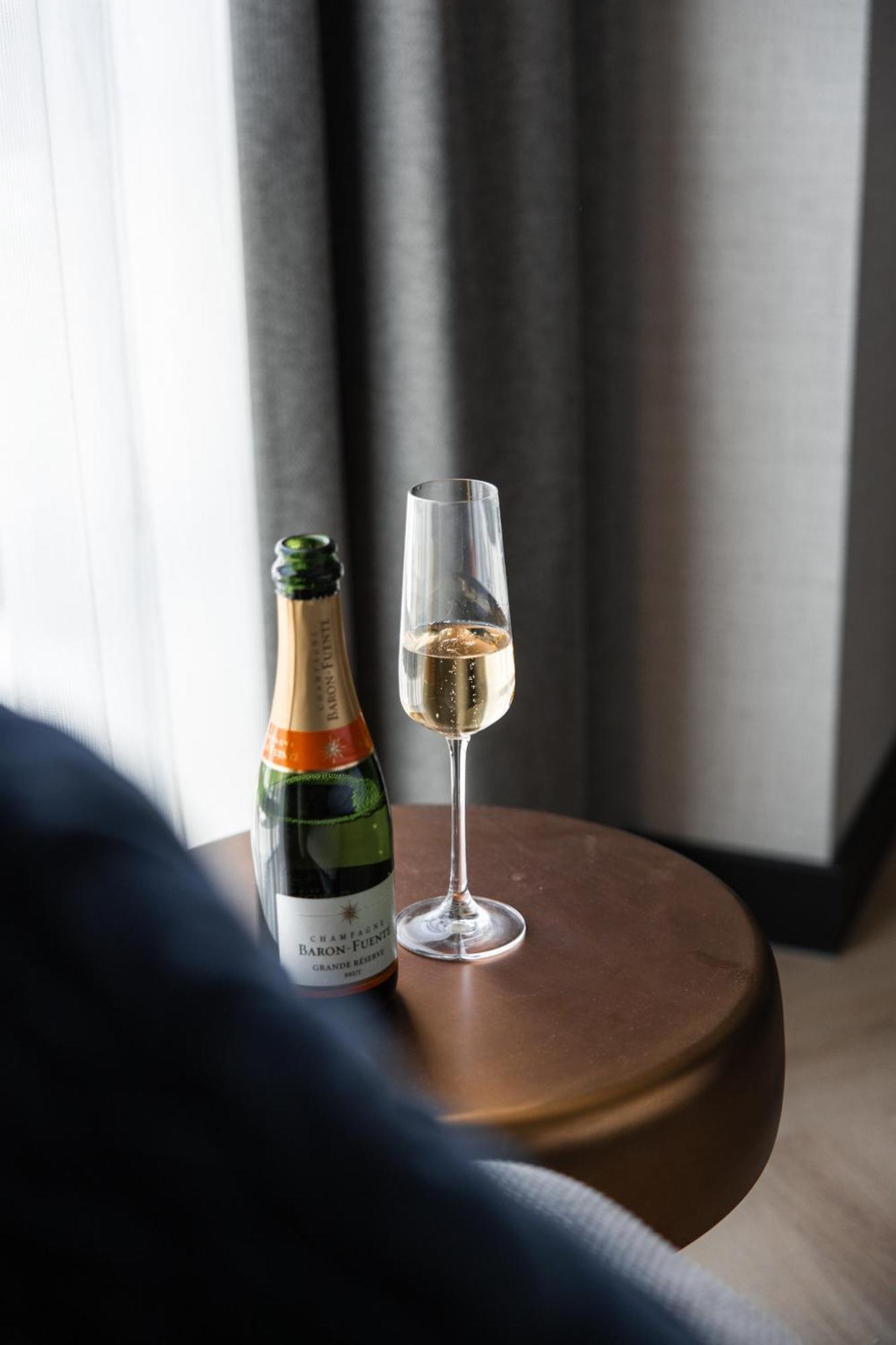 Hotel Twenty-Three Amsterdam Airport Хоофдорп Екстериор снимка