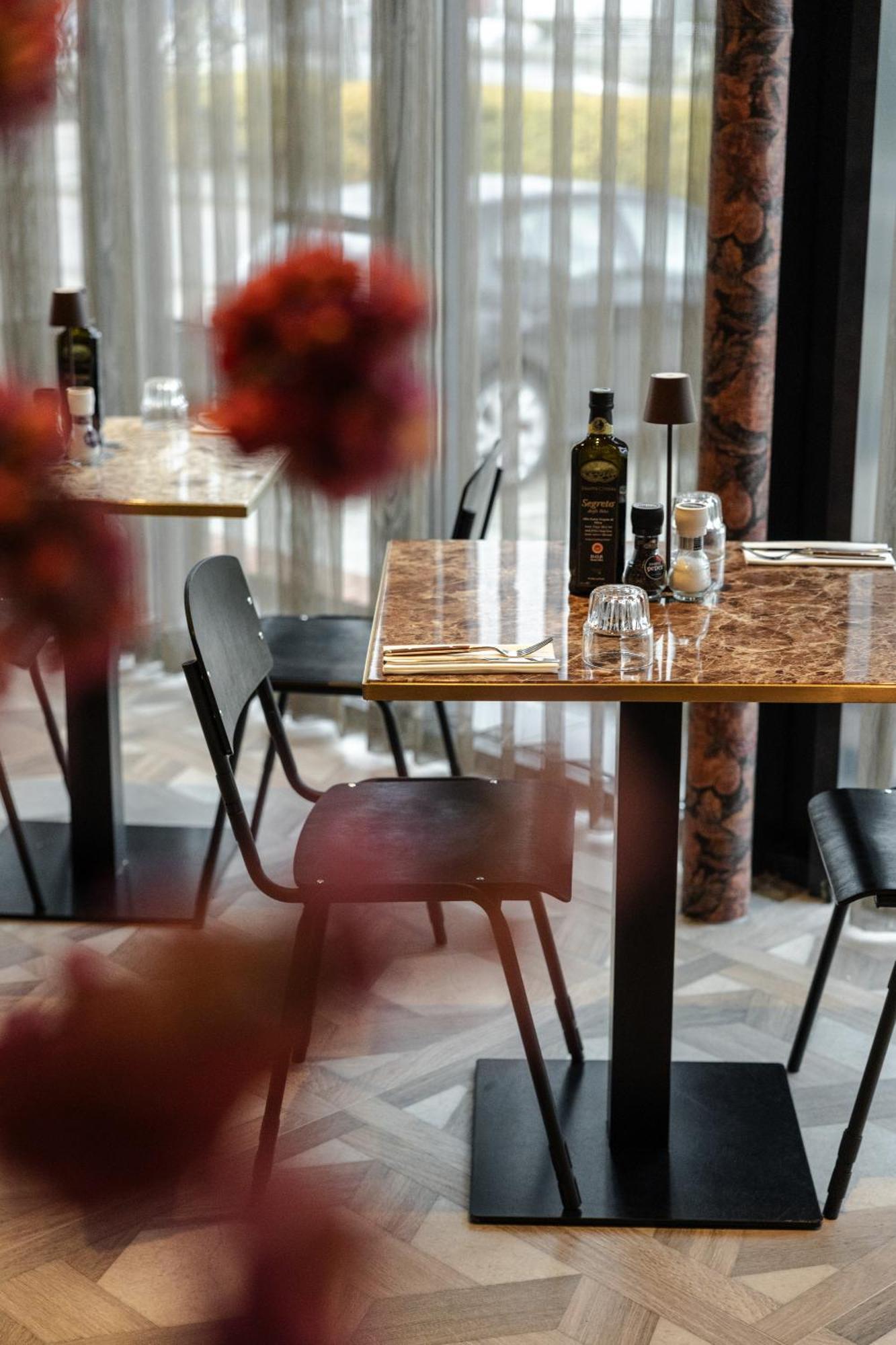 Hotel Twenty-Three Amsterdam Airport Хоофдорп Екстериор снимка
